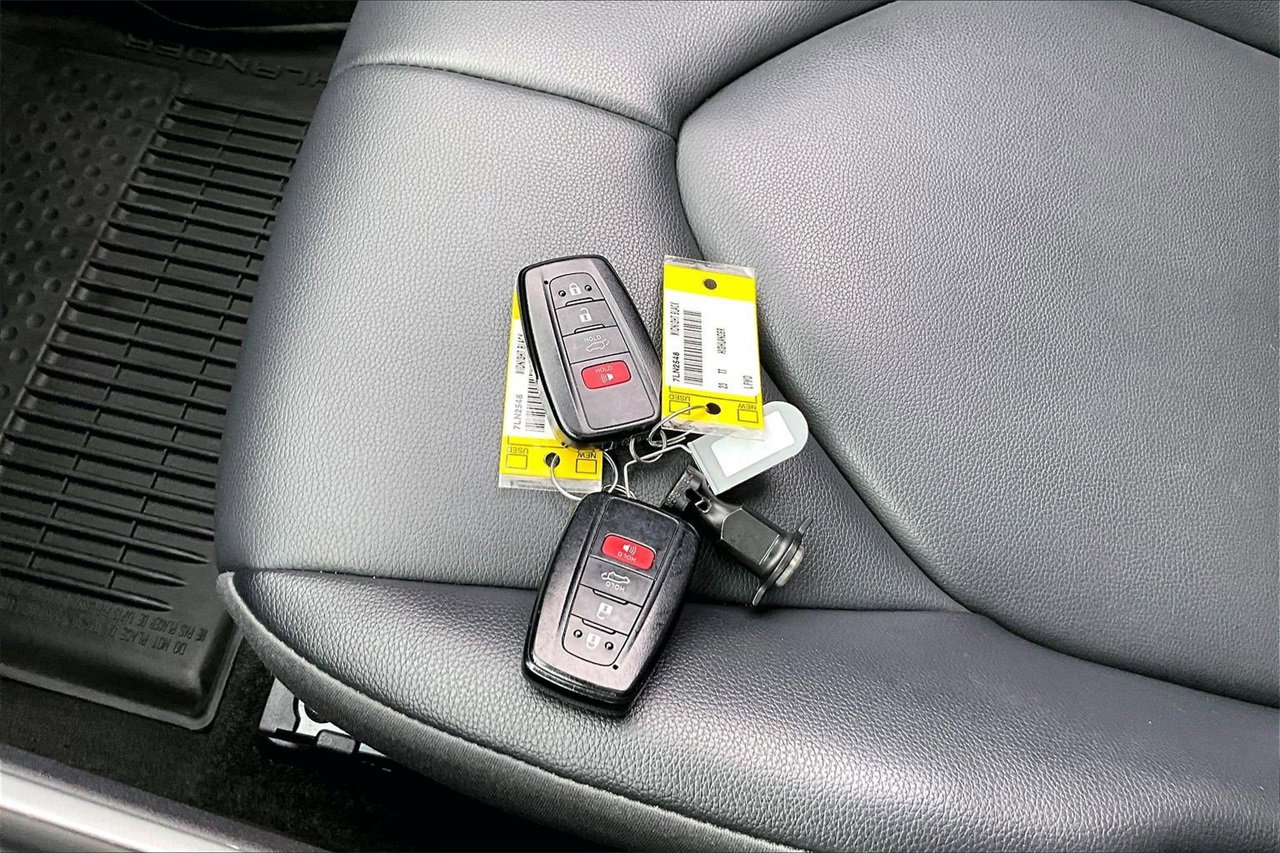Used 2023 Toyota Highlander L image 30