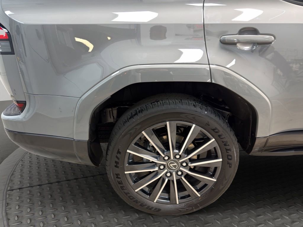 Used 2026 Lexus GX 550 w/ Accessory Package (2T) AWD/4WD image 24
