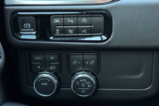 New 2026 GMC Yukon XL Denali w/ Sun & Power Step Package image 33