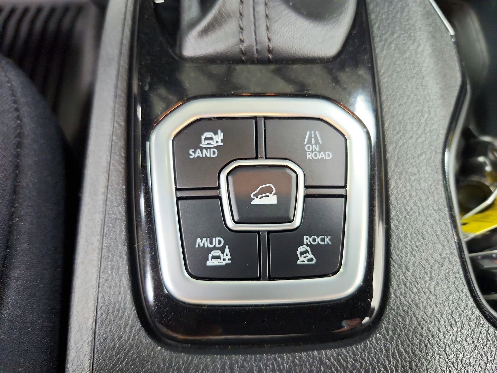 Used 2026 Nissan Frontier SV w/ All-Weather Content Package AWD/4WD image 28