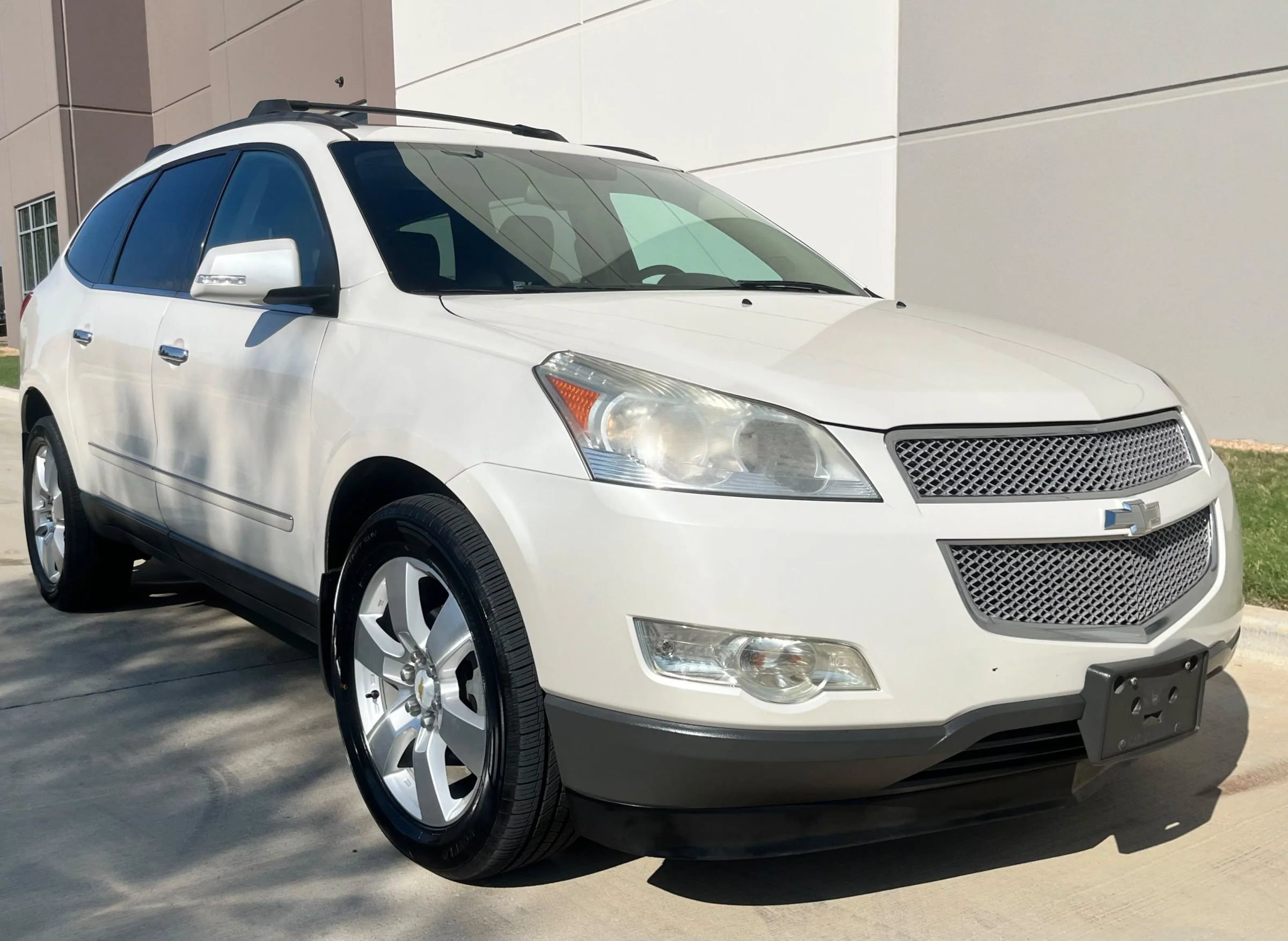 Used 2012 Chevrolet Traverse LTZ FWD image 4