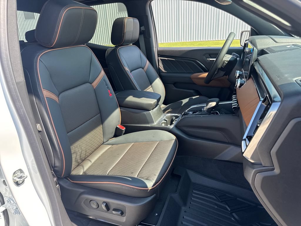 New 2026 GMC Canyon AT4 w/ Technology Plus Package AWD/4WD image 12