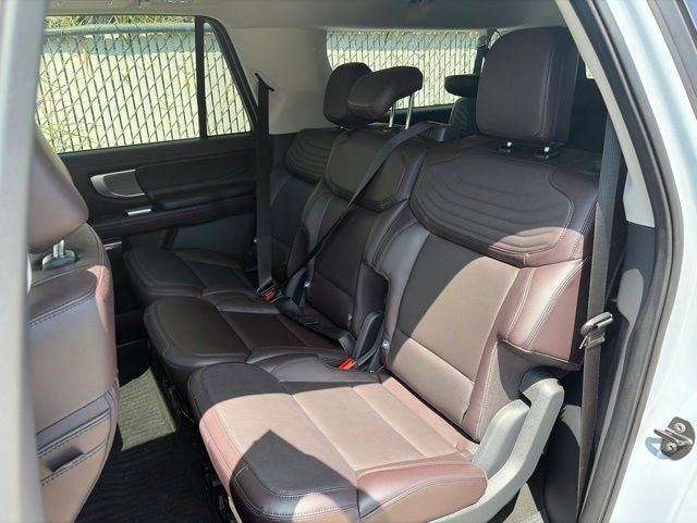 Used 2025 Ford Expedition Max Platinum w/ Platinum Ultimate Package AWD/4WD image 36