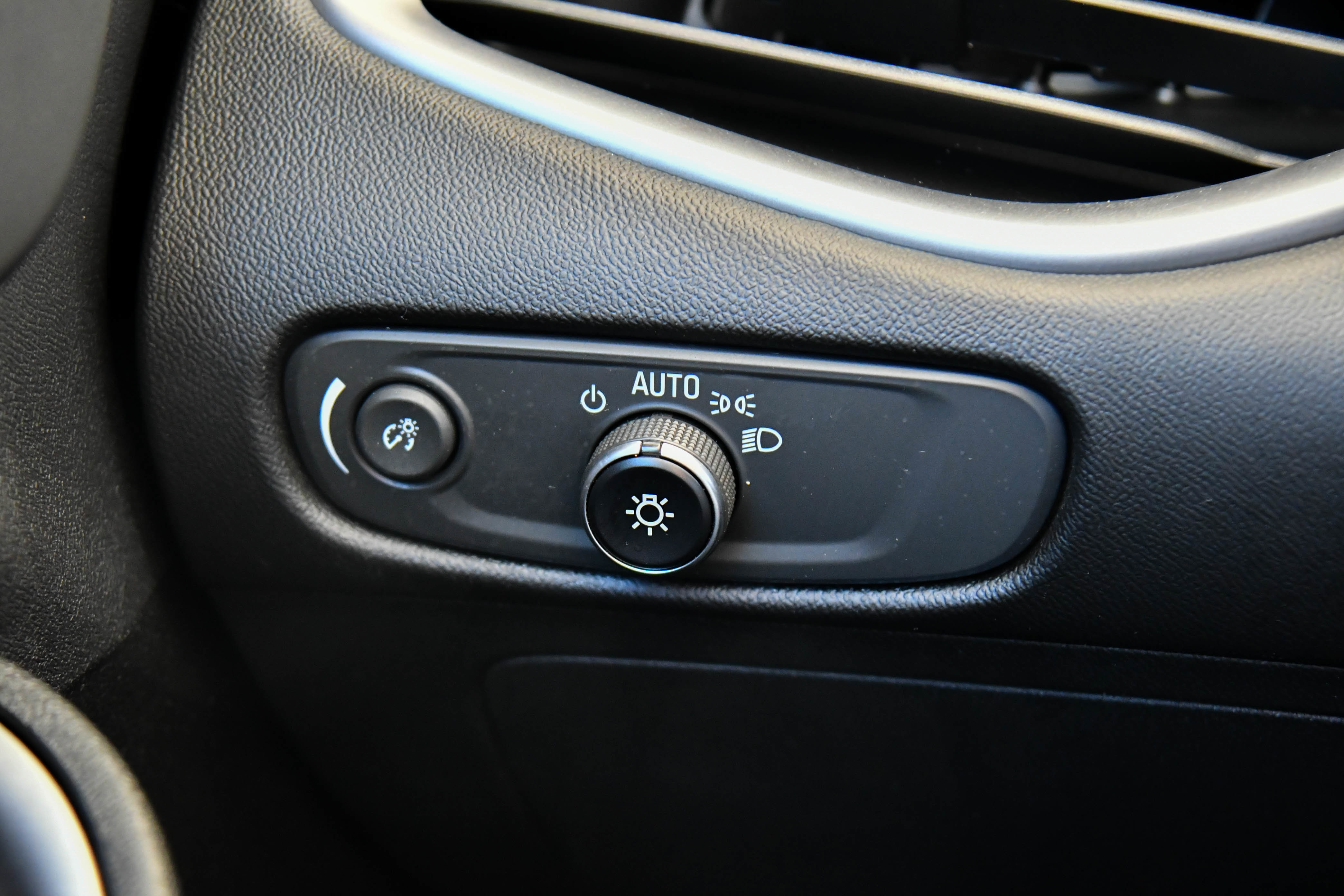 Used 2020 Chevrolet Malibu LS w/ Driver Confidence Package II FWD image 29