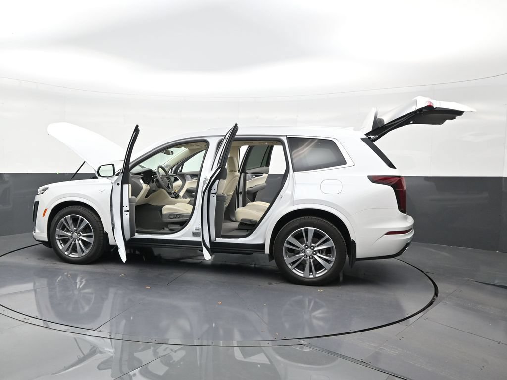 Used 2025 Cadillac XT6 Premium Luxury w/ LPO, Floor Liner Package FWD image 31