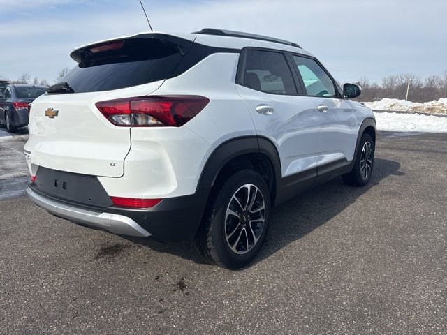 Used 2024 Chevrolet TrailBlazer LT w/ LT Cold Weather Package image 3