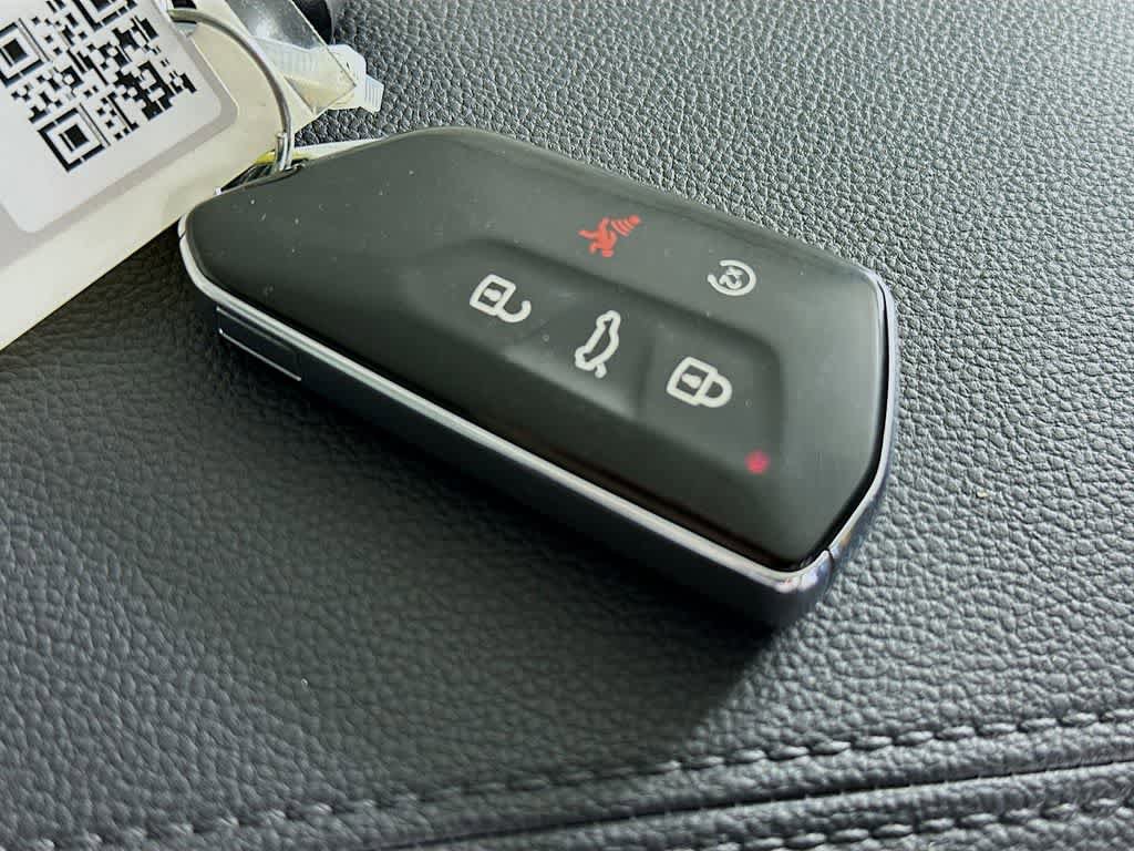 Used 2025 Volkswagen Tiguan SE R-Line AWD/4WD image 22