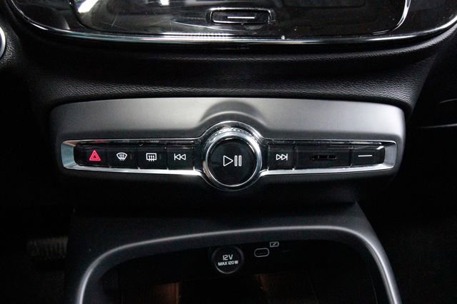 Certified 2025 Volvo XC40 B5 Core image 12