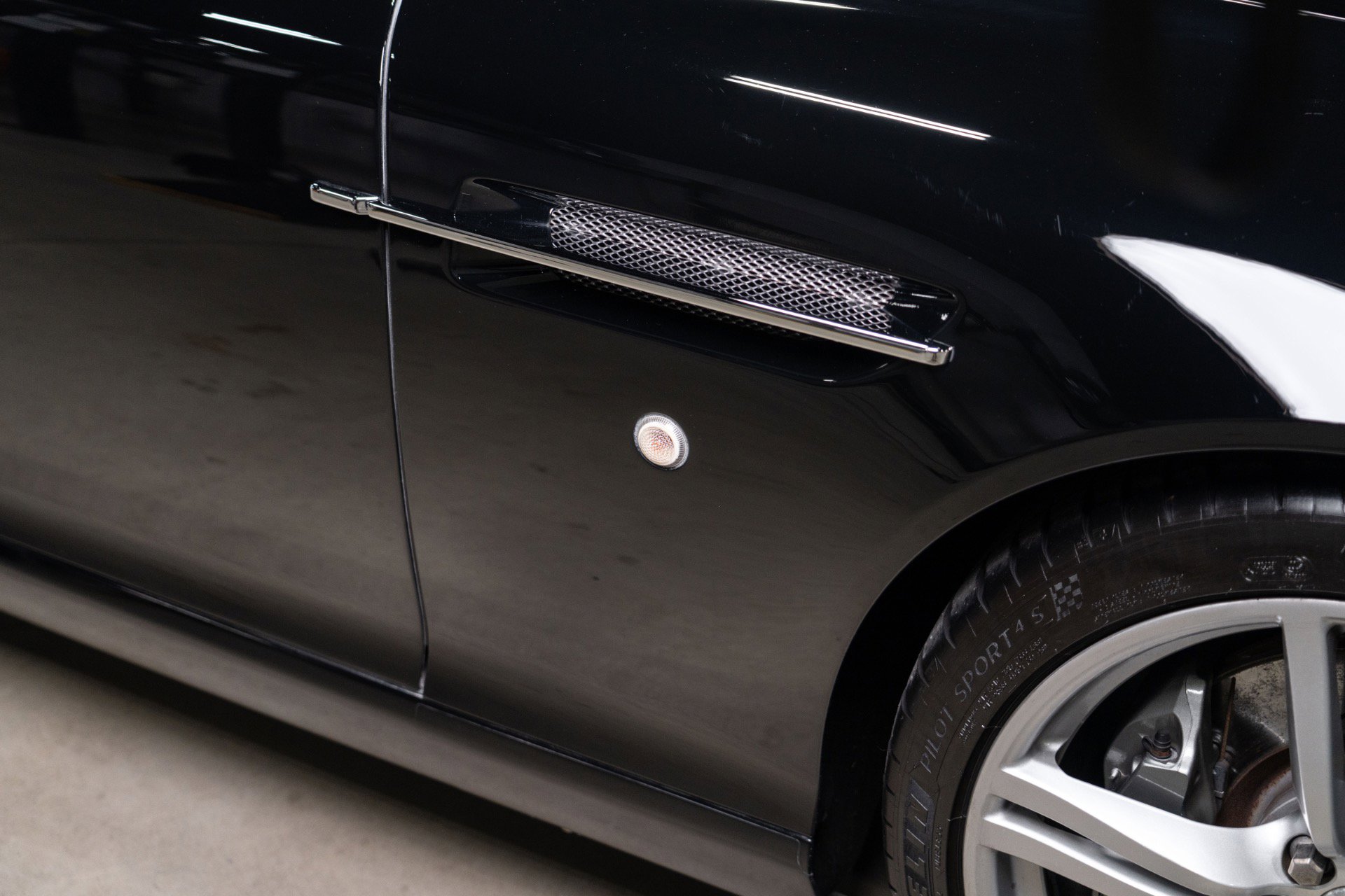 Used 2007 Aston Martin DB9 Coupe RWD image 31