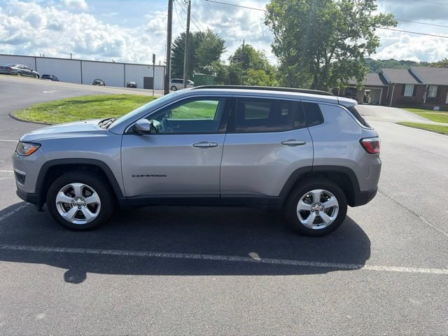 Used 2018 Jeep Compass Latitude w/ Popular Equipment Group AWD/4WD image 2