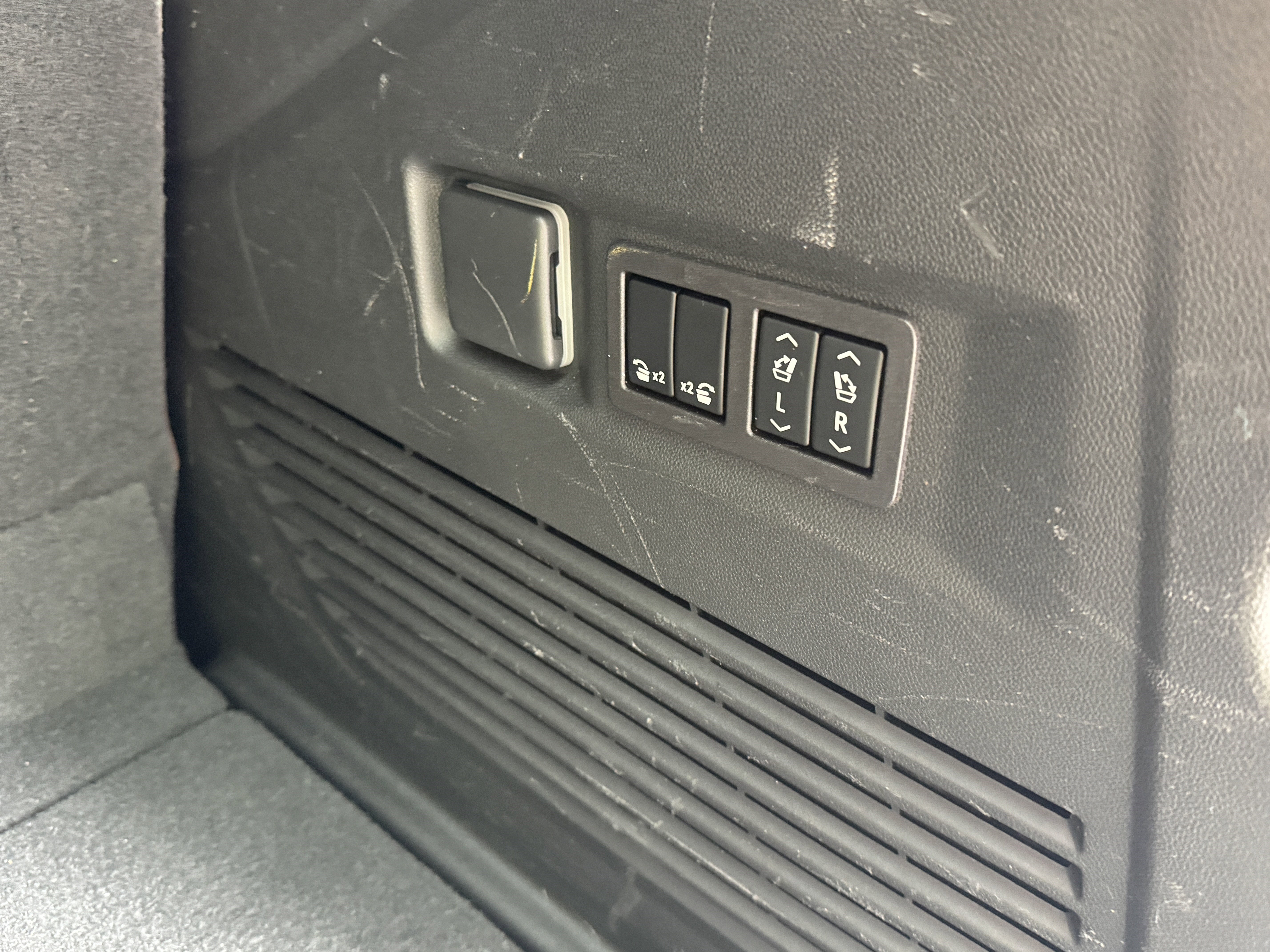 Used 2023 Chevrolet Tahoe High Country image 6