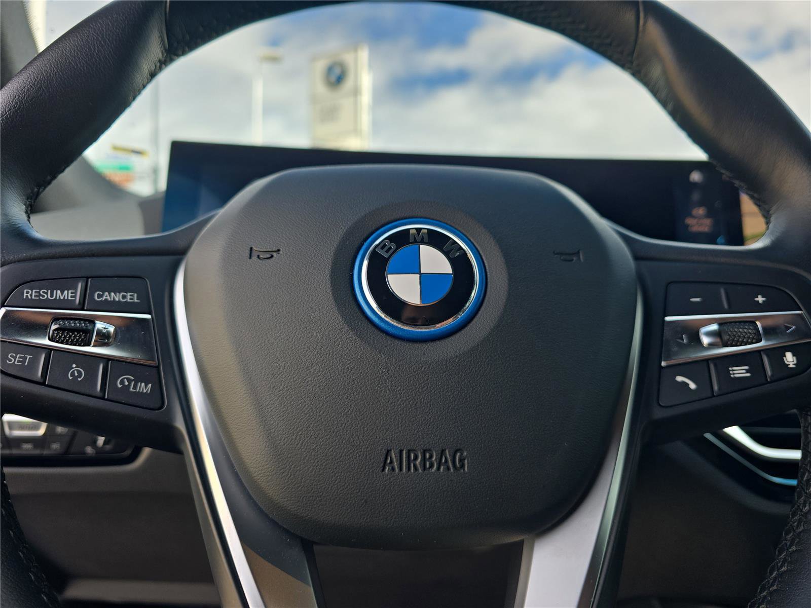 Used 2023 BMW i4 eDrive40 image 22