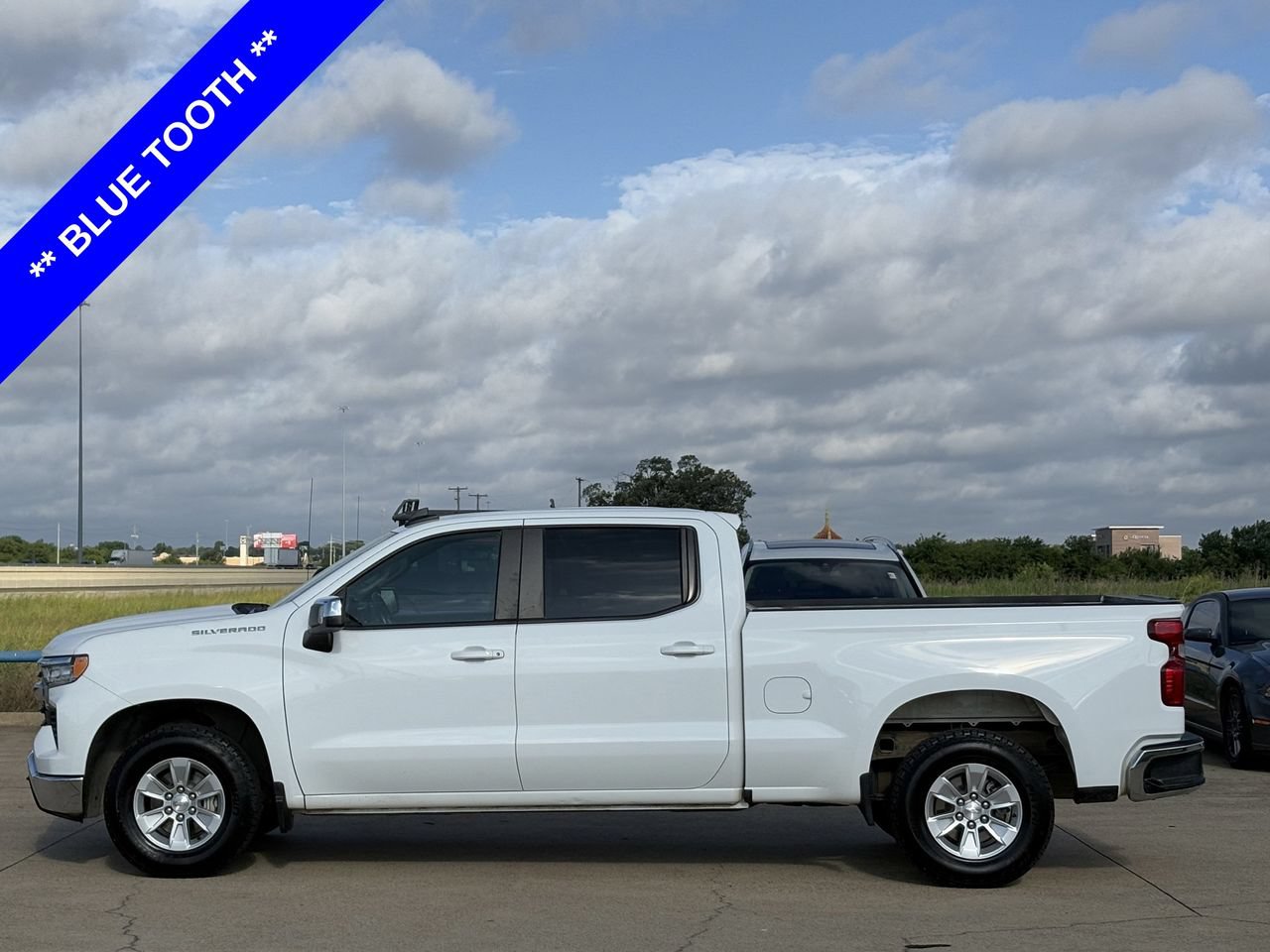 Used 2023 Chevrolet Silverado 1500 LT w/ Convenience Package II RWD image 3