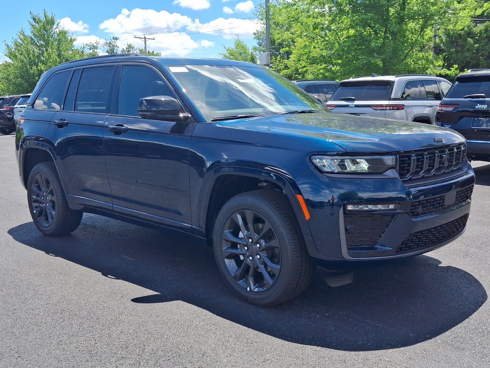 New 2026 Jeep Grand Cherokee Limited AWD/4WD image 2