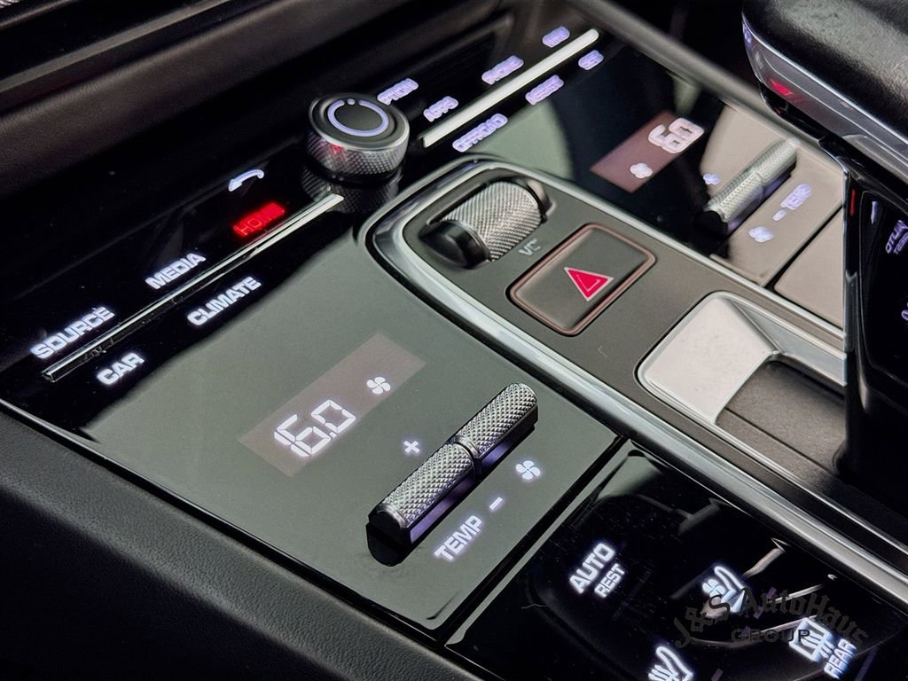 Used 2020 Porsche Cayenne Turbo w/ Assistance Package image 20