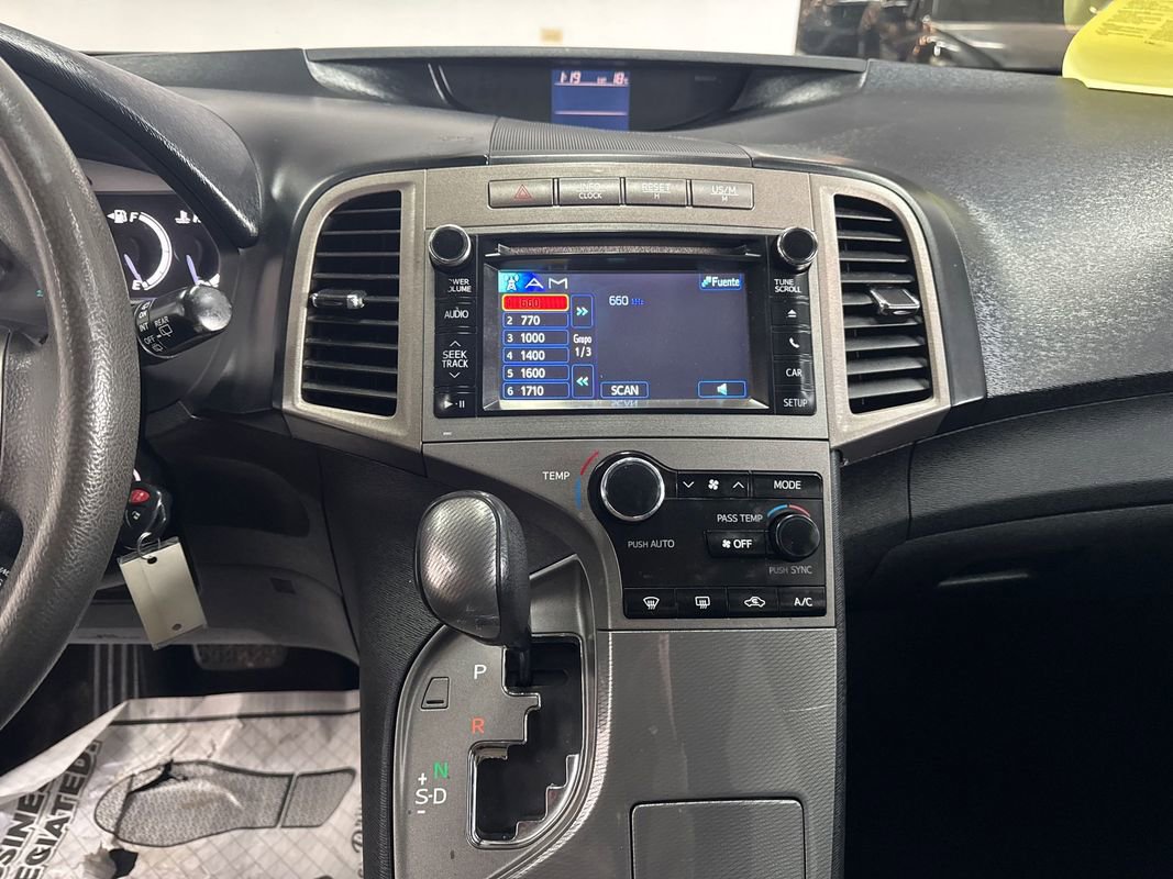 Used 2014 Toyota Venza LE w/ LE Convenience Package image 16