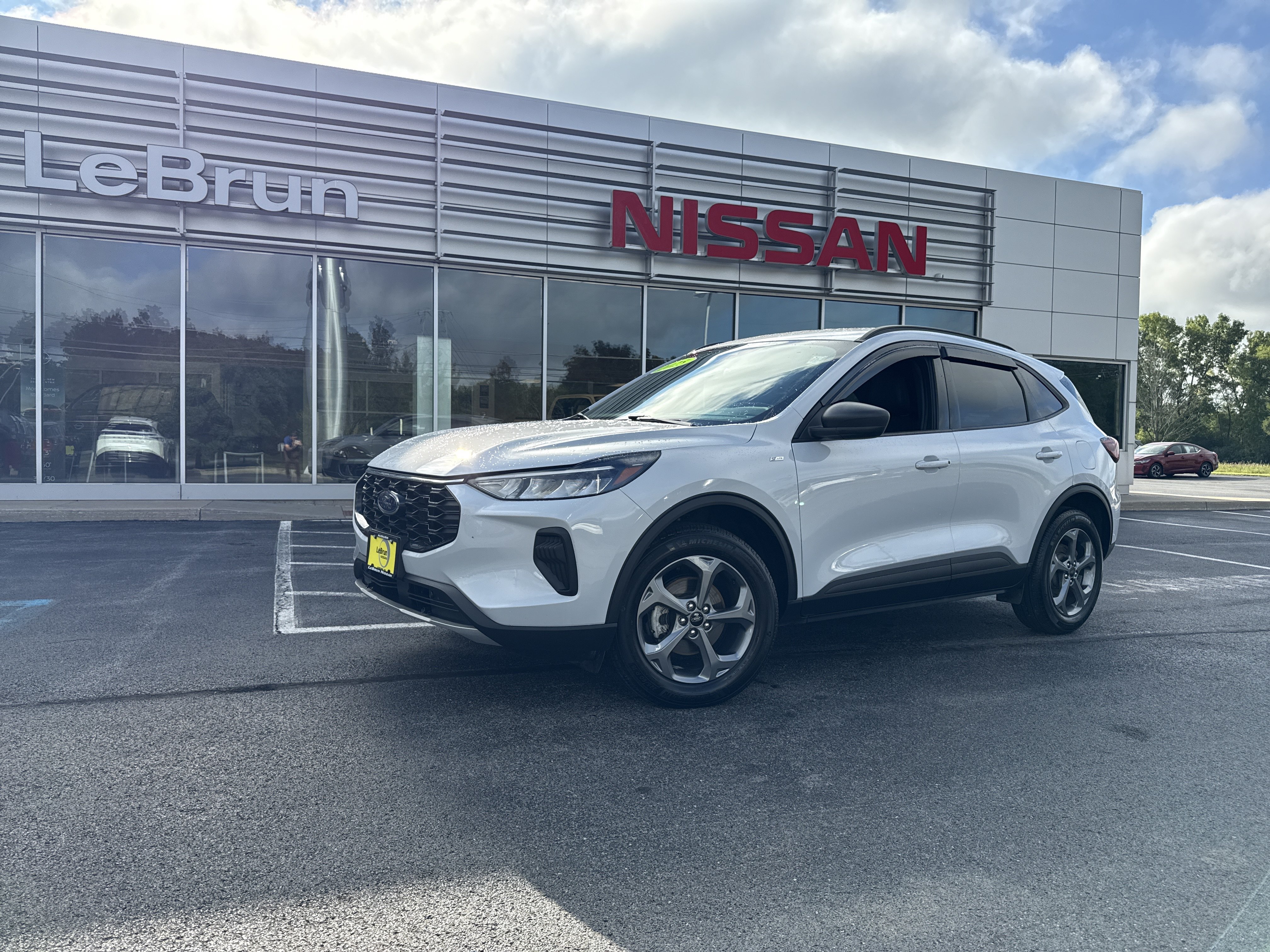 Used 2025 Ford Escape ST-Line w/ Tech Pack #1 AWD/4WD image 1