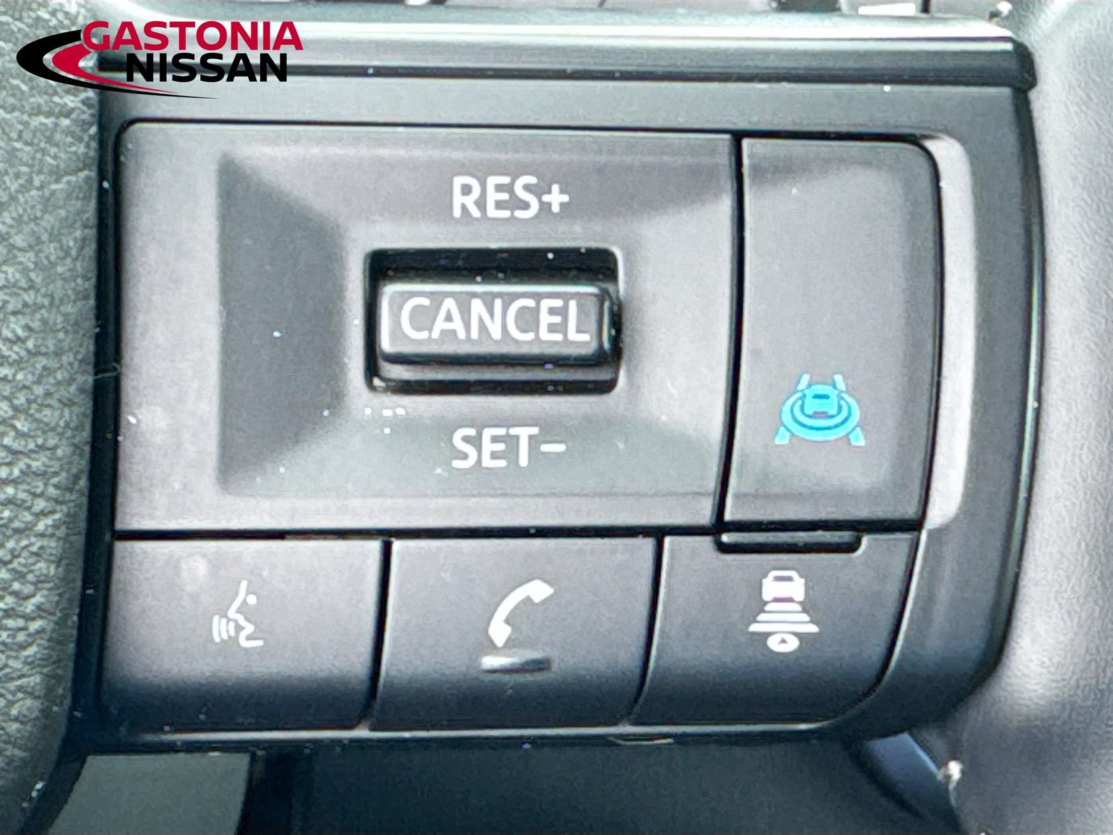 Used 2025 Nissan Rogue SV FWD image 26