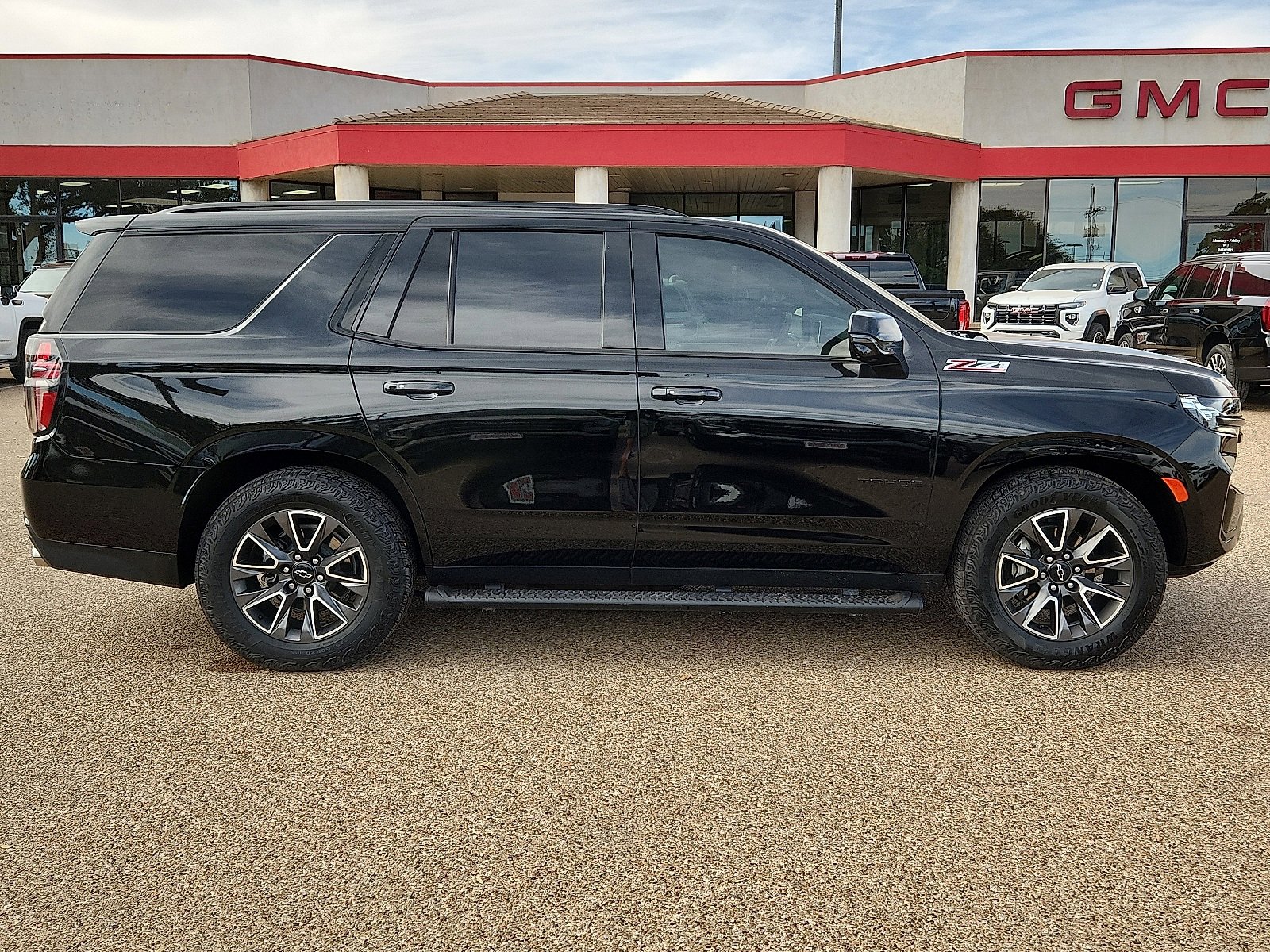 Used 2024 Chevrolet Tahoe Z71 w/ Off-Road Capability Package image 5