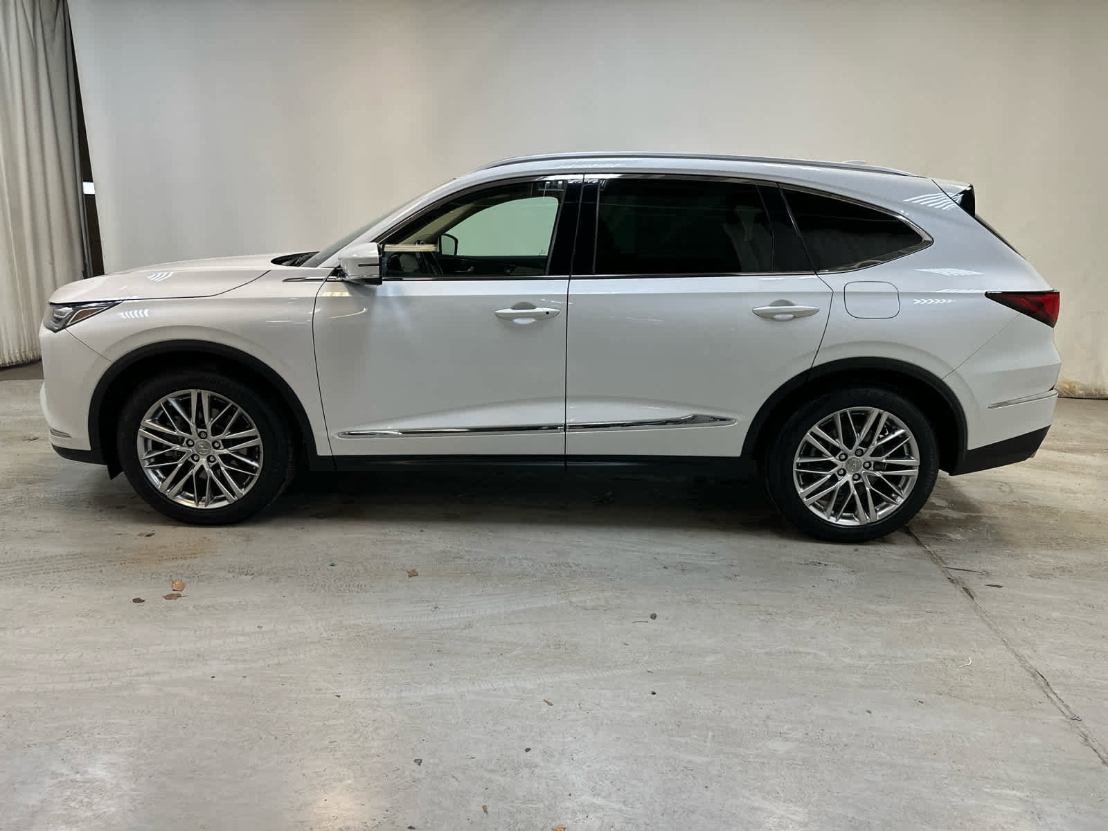 Used 2022 Acura MDX SH-AWD w/ Advance Package image 9