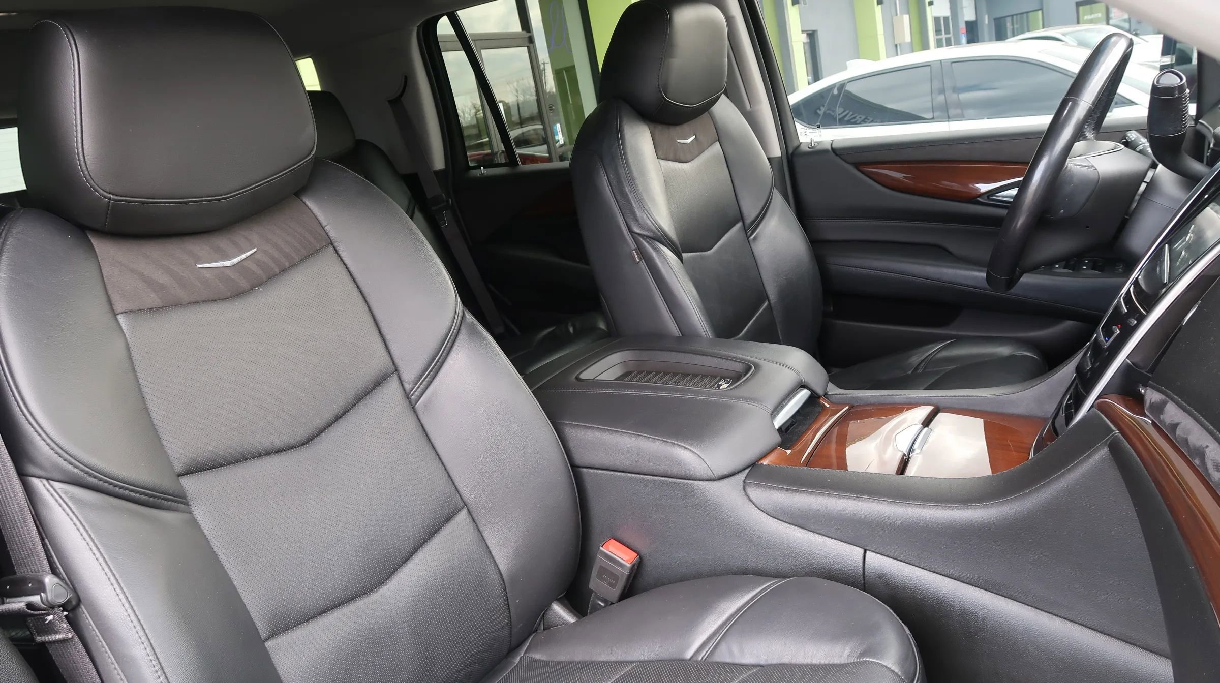 Used 2018 Cadillac Escalade Premium Luxury AWD/4WD image 29