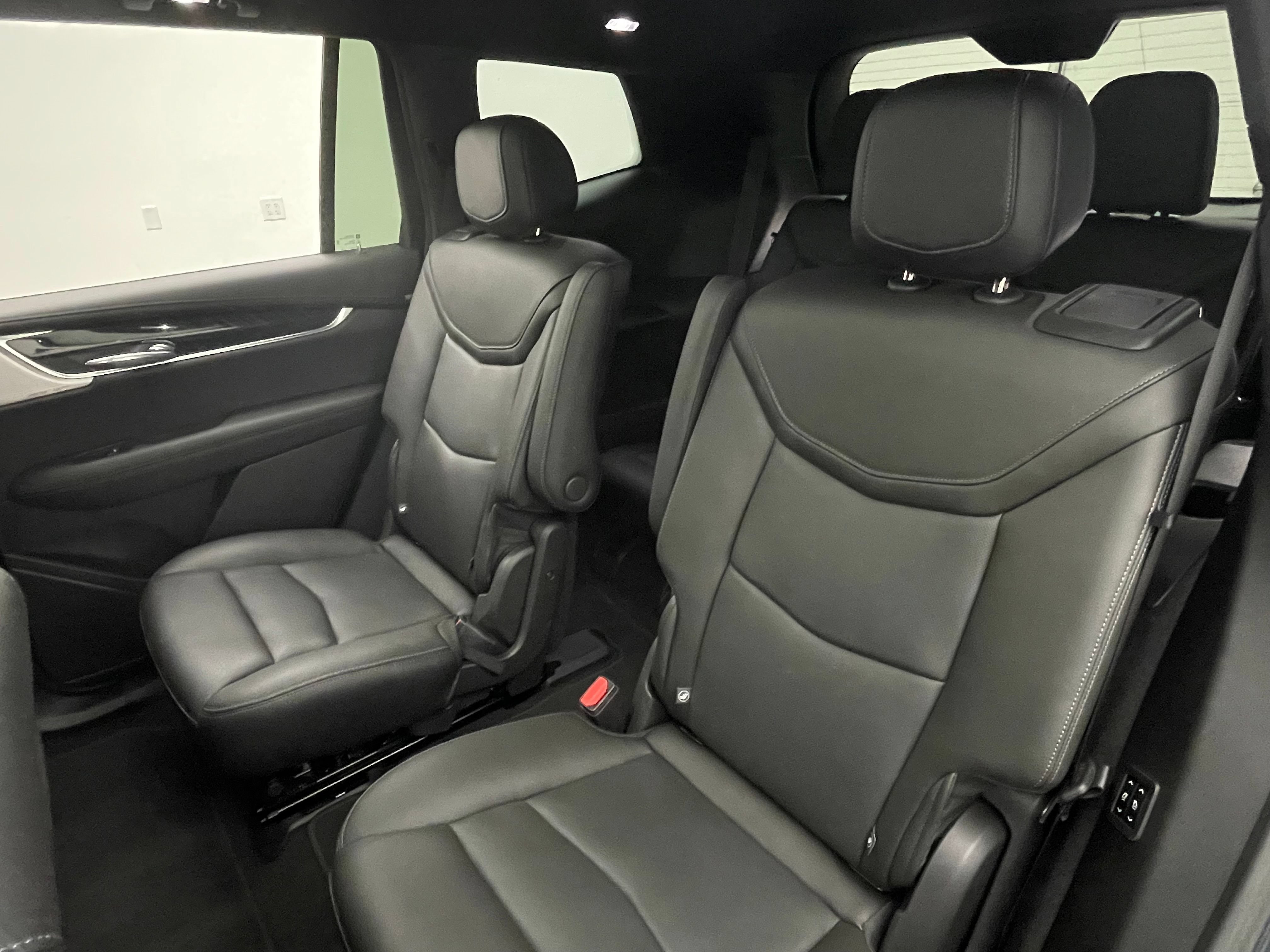 Used 2023 Cadillac XT6 Premium Luxury w/ Technology Package AWD/4WD image 47