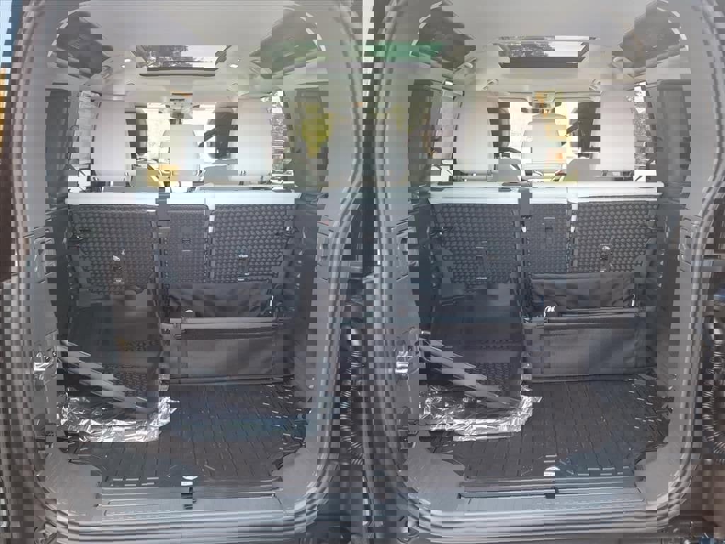 New 2026 Land Rover Defender 110 S image 10