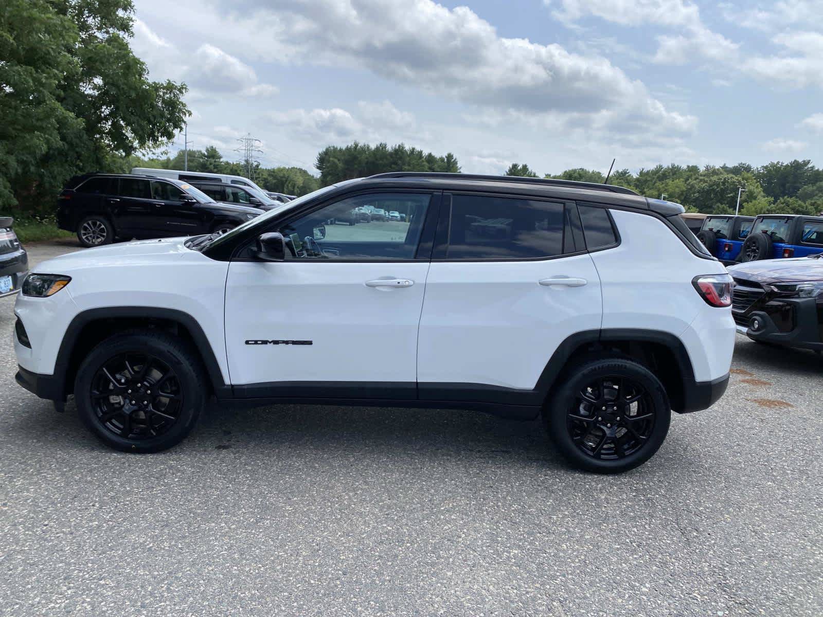 Certified 2022 Jeep Compass Latitude w/ Sun and Sound Group AWD/4WD image 7