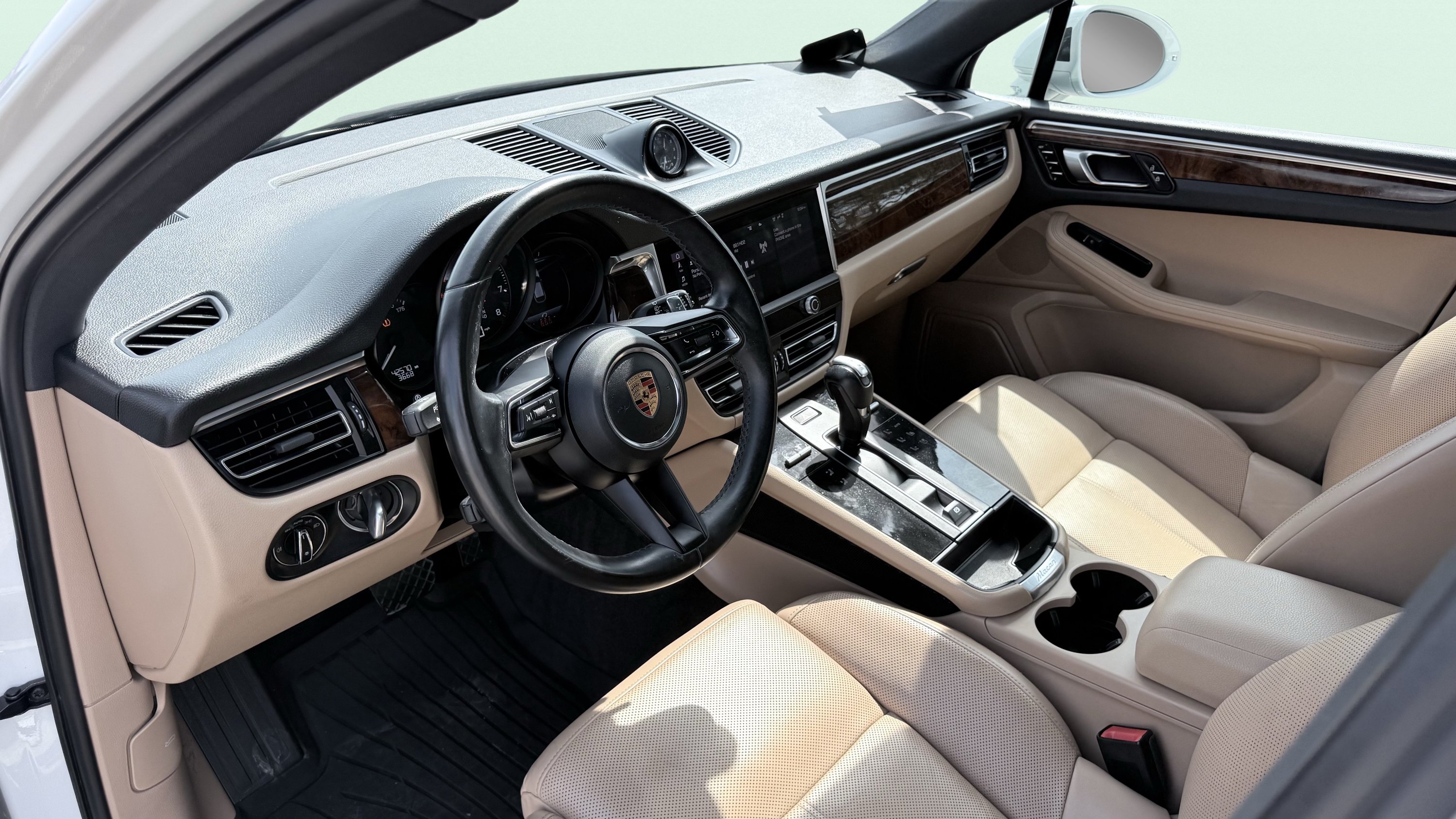 Used 2023 Porsche Macan Turbo AWD/4WD image 21