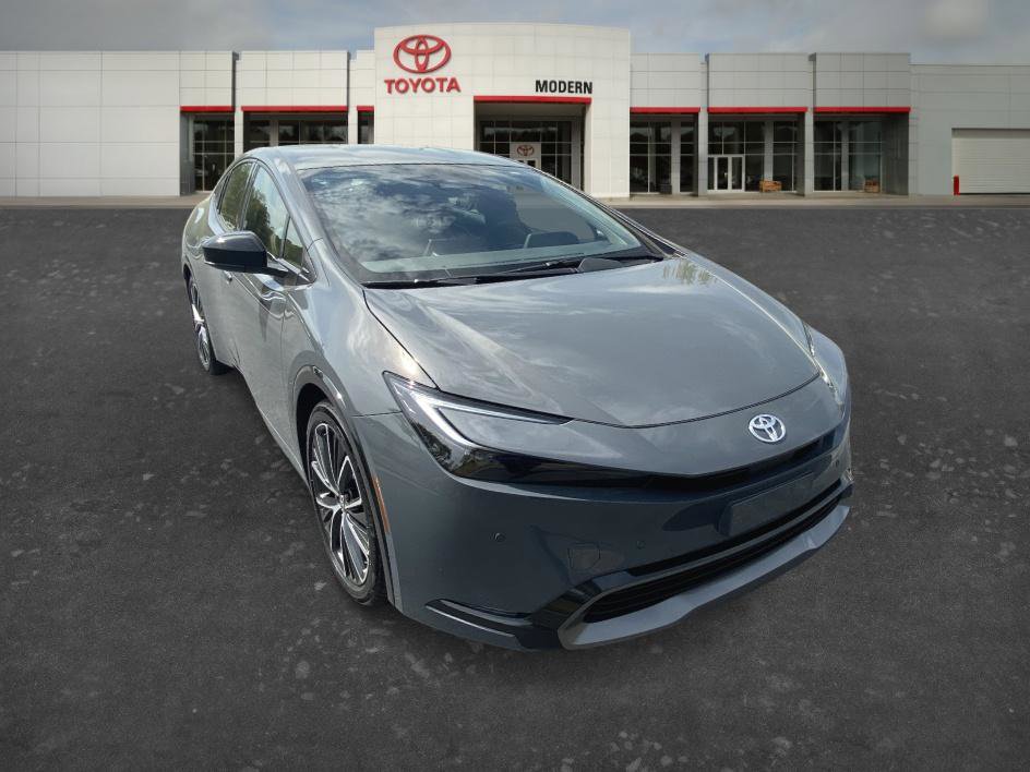 Used 2025 Toyota Prius XLE FWD image 3