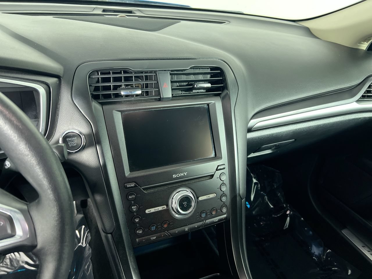 Used 2019 Ford Fusion Energi Titanium FWD image 25