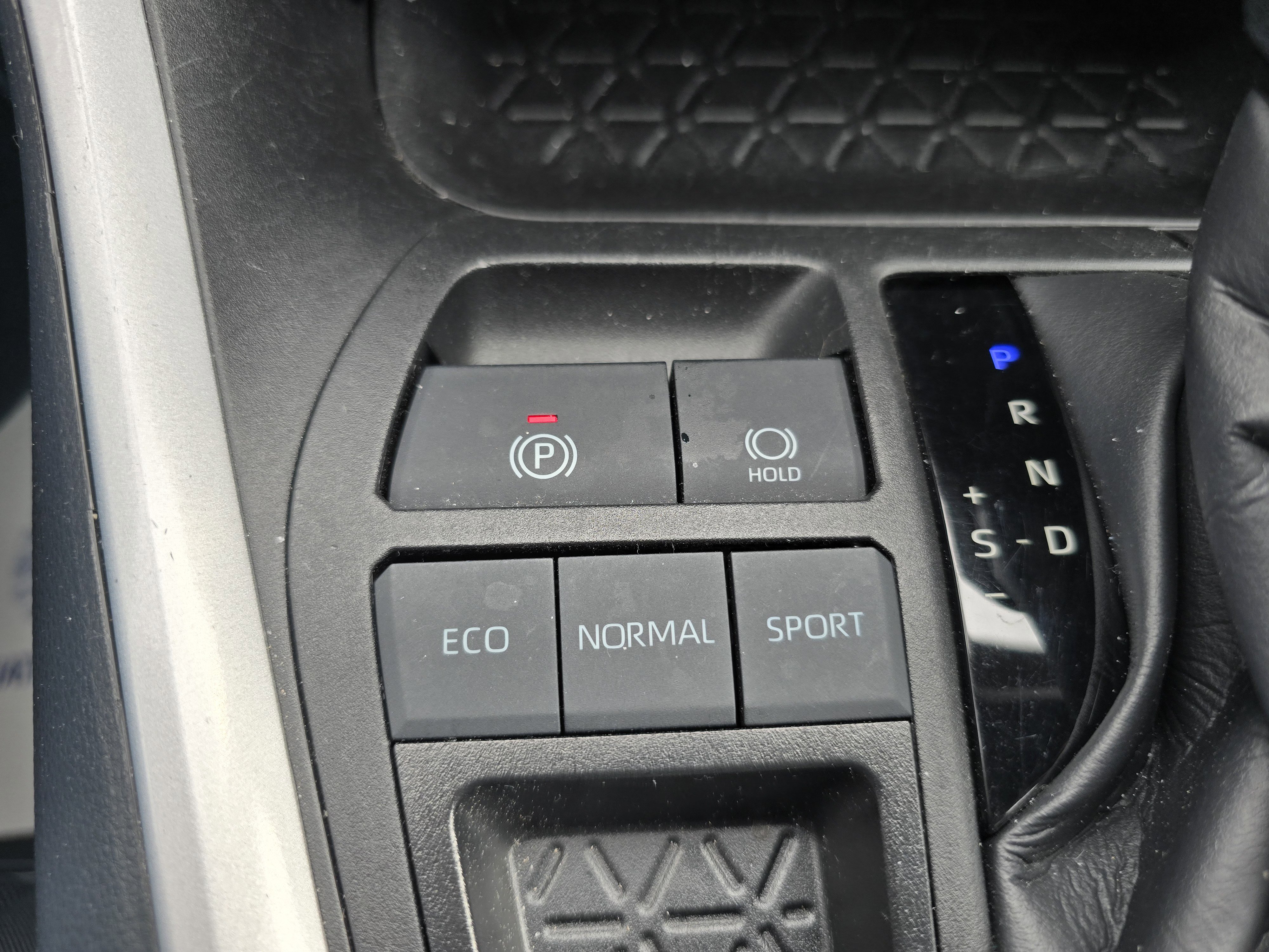 Used 2023 Toyota RAV4 LE FWD image 25