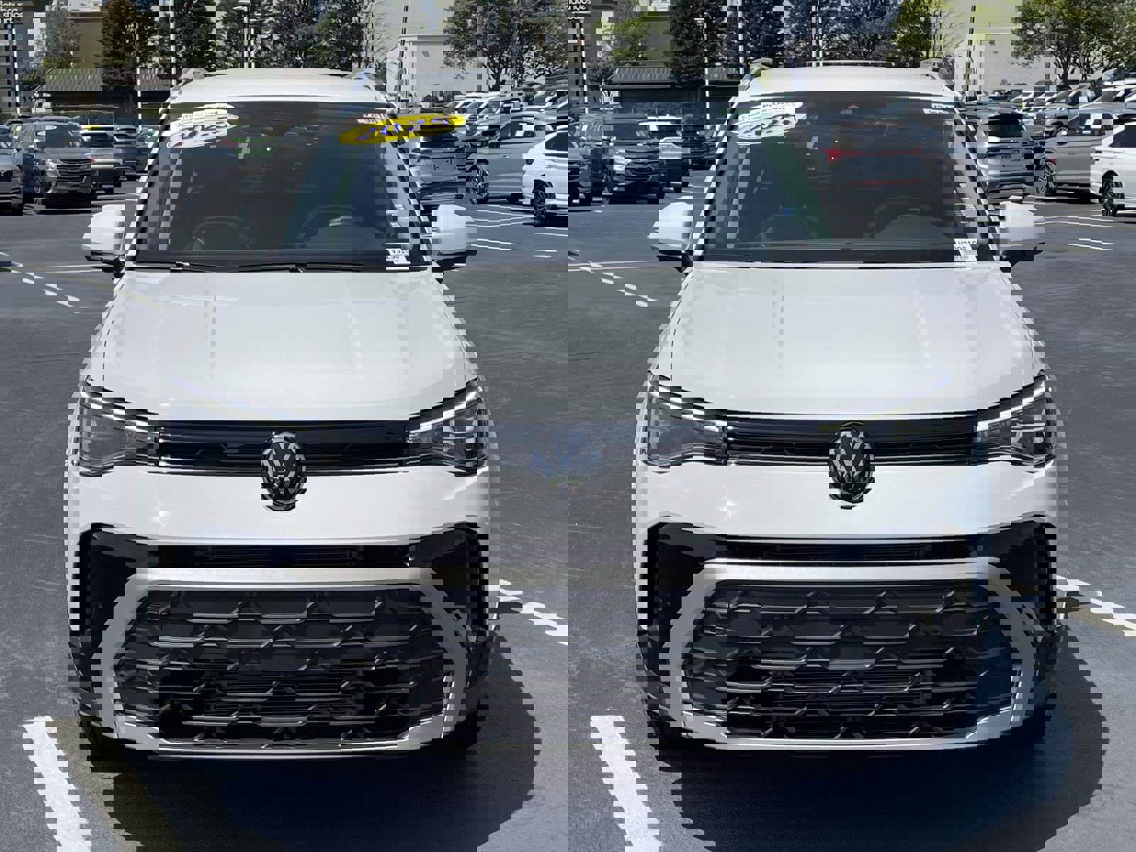 Used 2025 Volkswagen Taos SE w/ Black Wheel Package FWD image 2