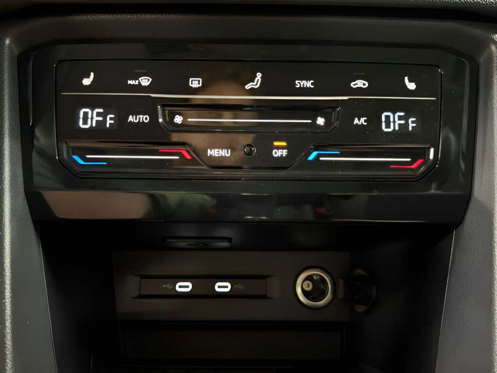 New 2025 Volkswagen Taos SE image 20