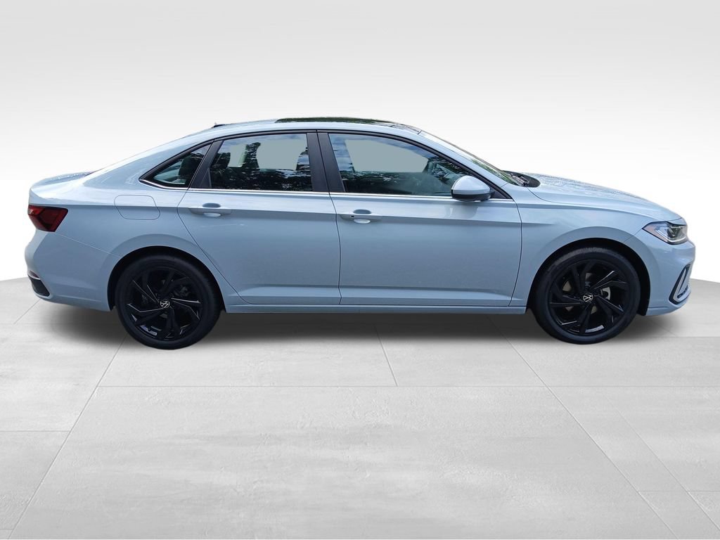 New 2027 Volkswagen Jetta SE FWD image 6