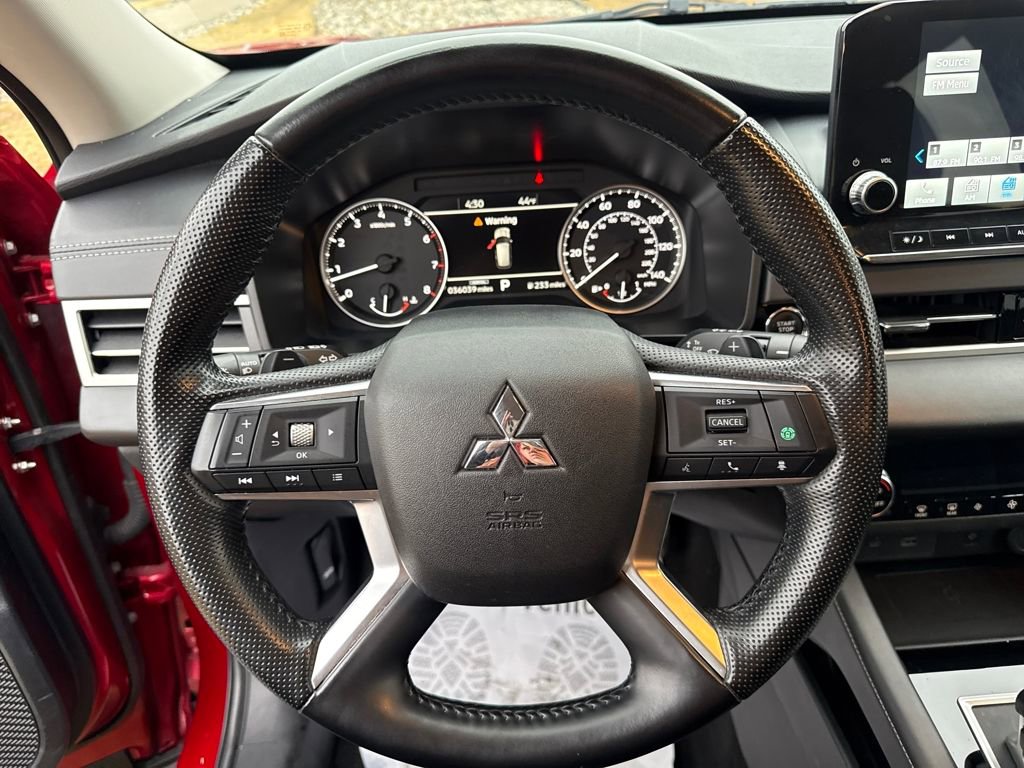 Used 2024 Mitsubishi Outlander SE image 16