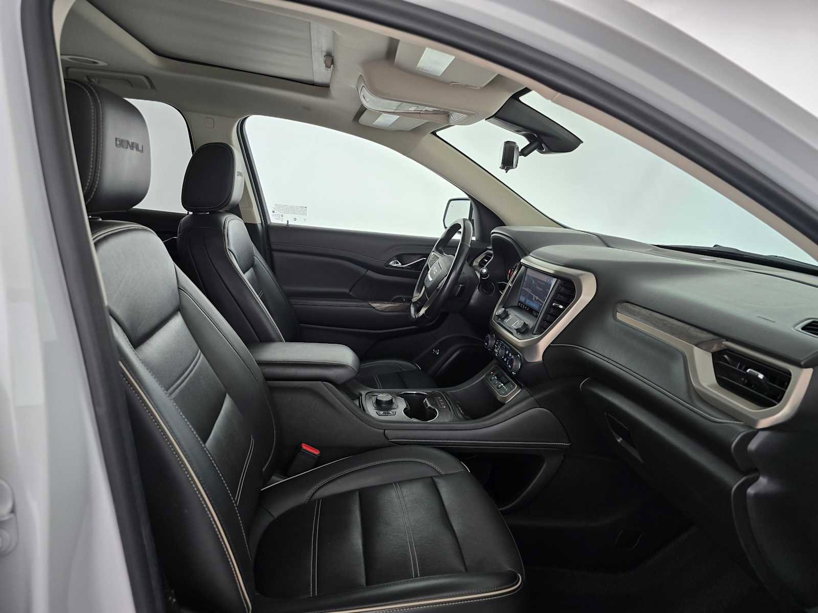 Used 2022 GMC Acadia Denali w/ Denali Ultimate Package image 10