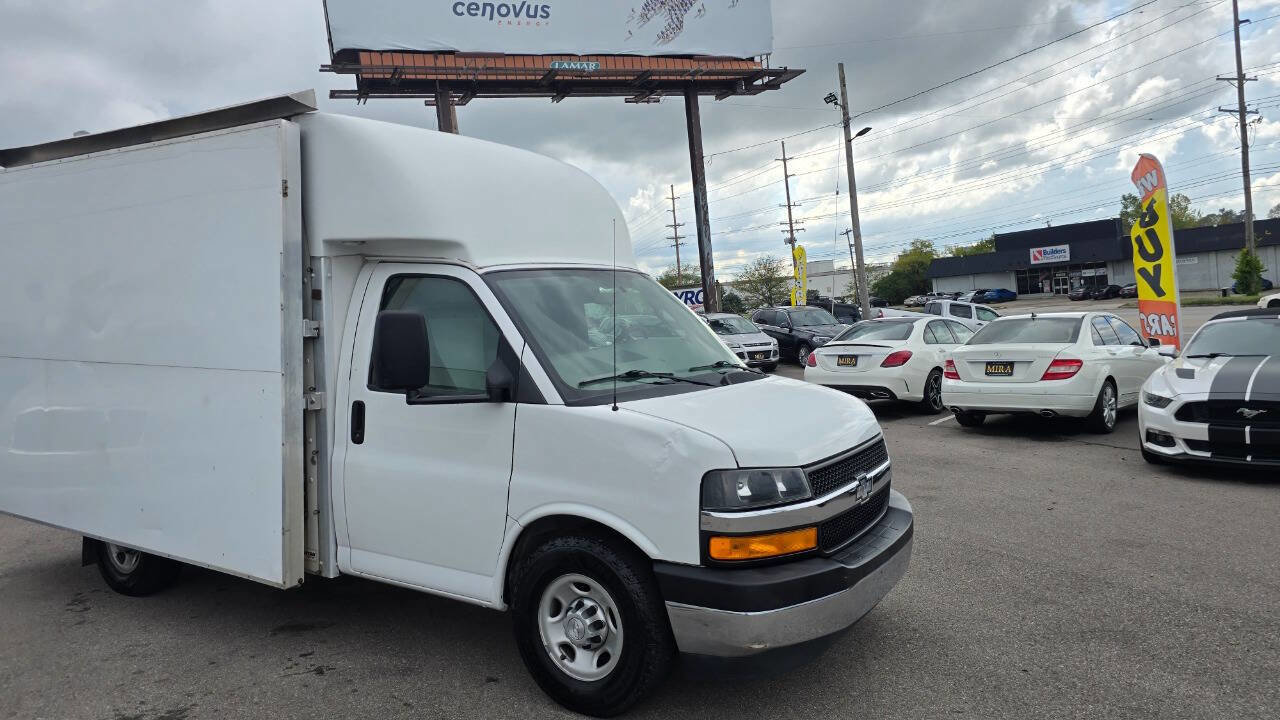 Used 2017 Chevrolet Express 3500 w/ Chrome Appearance Package image 64