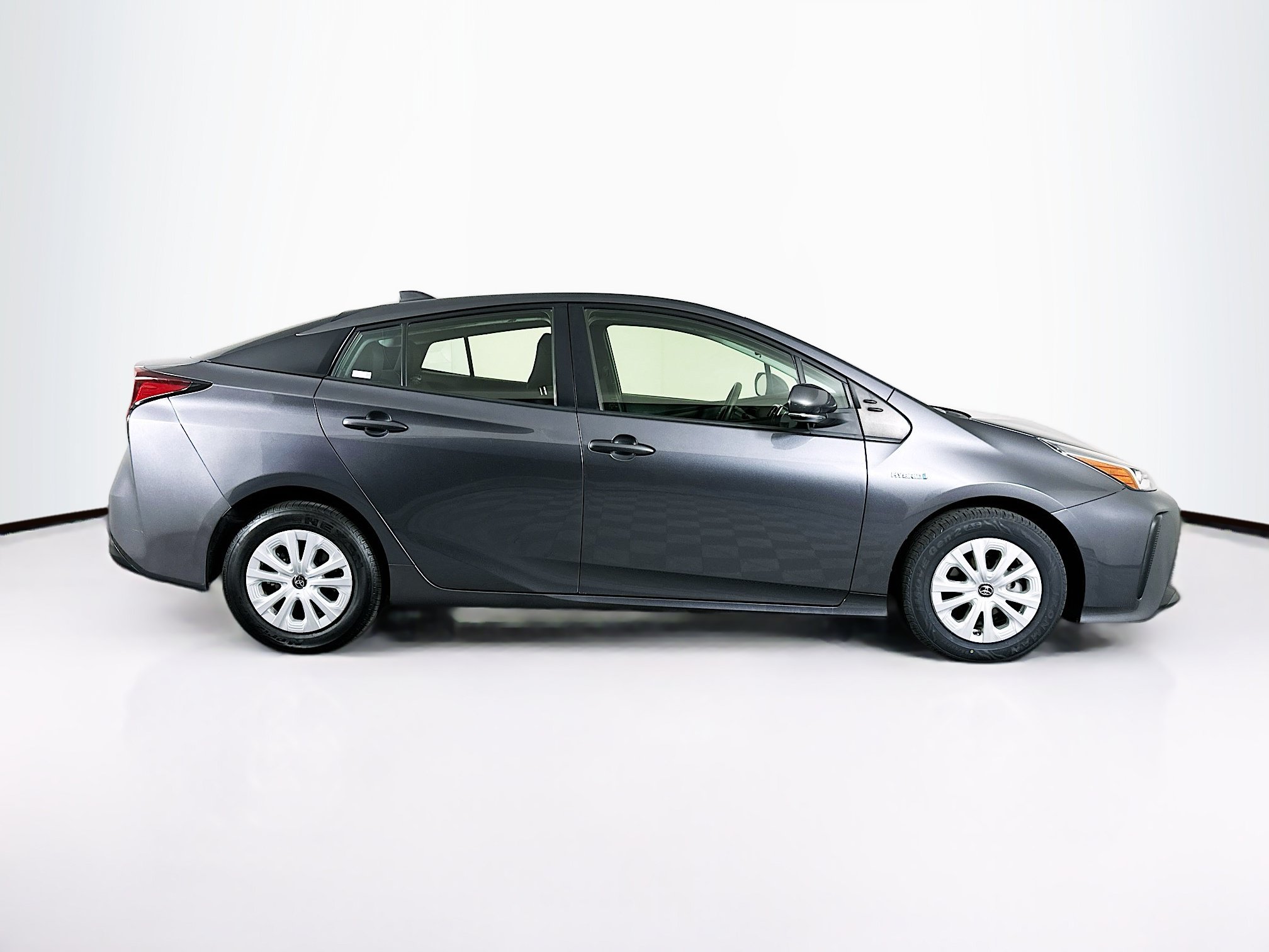 Used 2021 Toyota Prius L Eco w/ Carpet Mat Package (TMS) FWD image 10