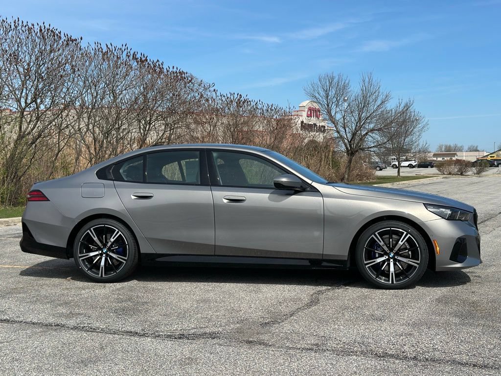 New 2026 BMW 530i xDrive w/ M Sport Package AWD/4WD image 8
