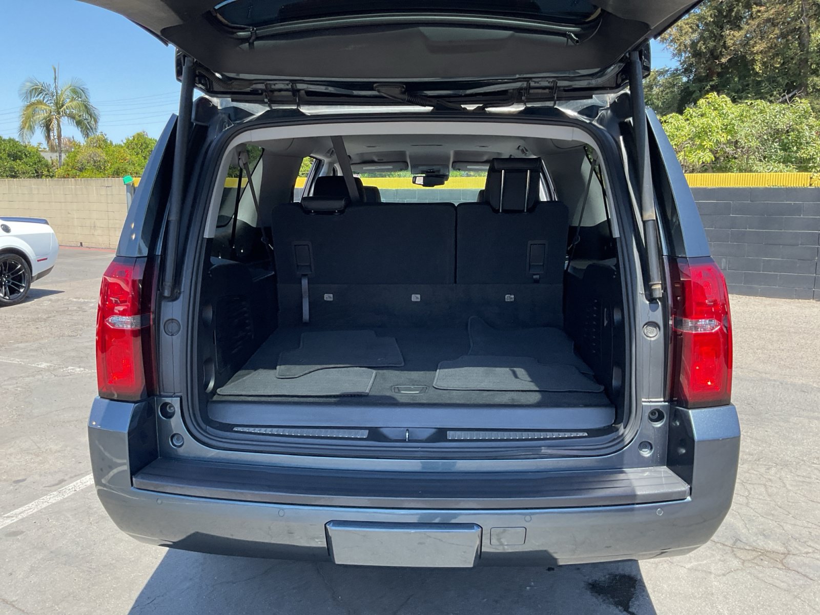 Used 2020 Chevrolet Suburban LT RWD image 26