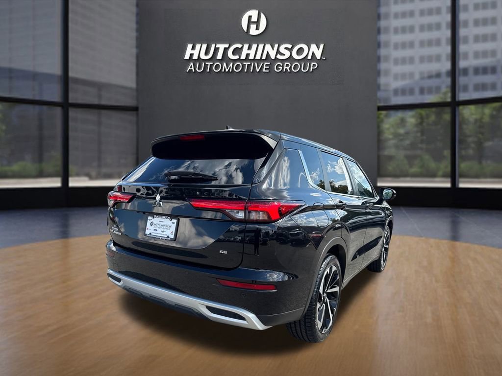 Used 2024 Mitsubishi Outlander SE image 3