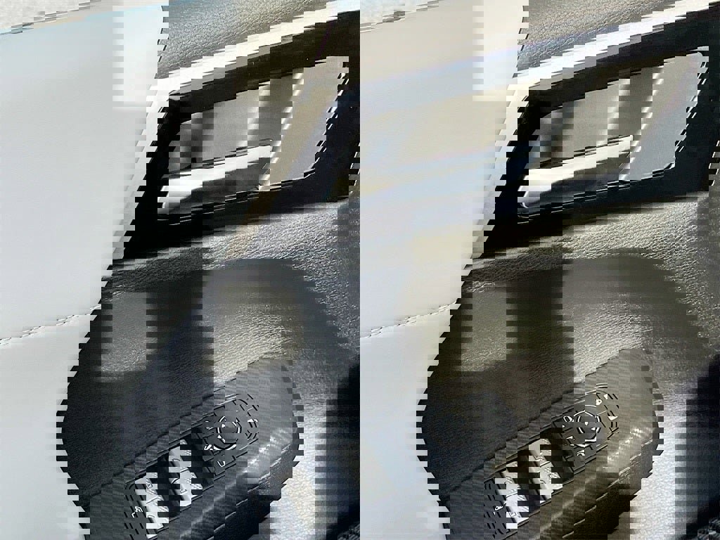 New 2025 Mitsubishi Outlander SE image 17