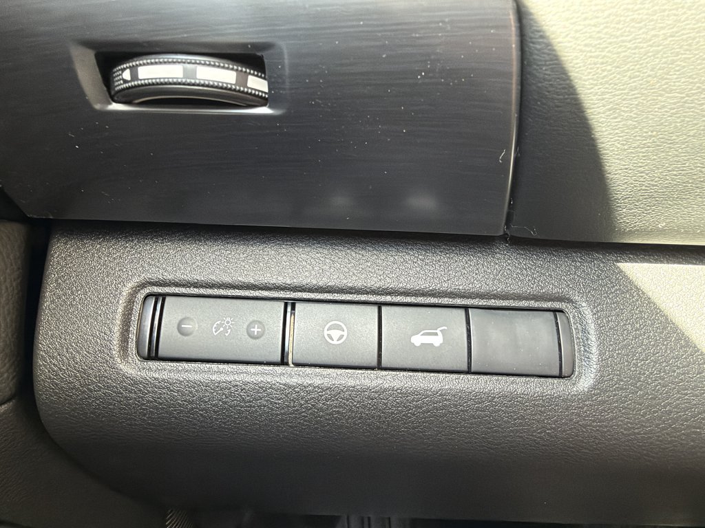 Used 2025 Nissan Pathfinder SL w/ SL Premium Package FWD image 28