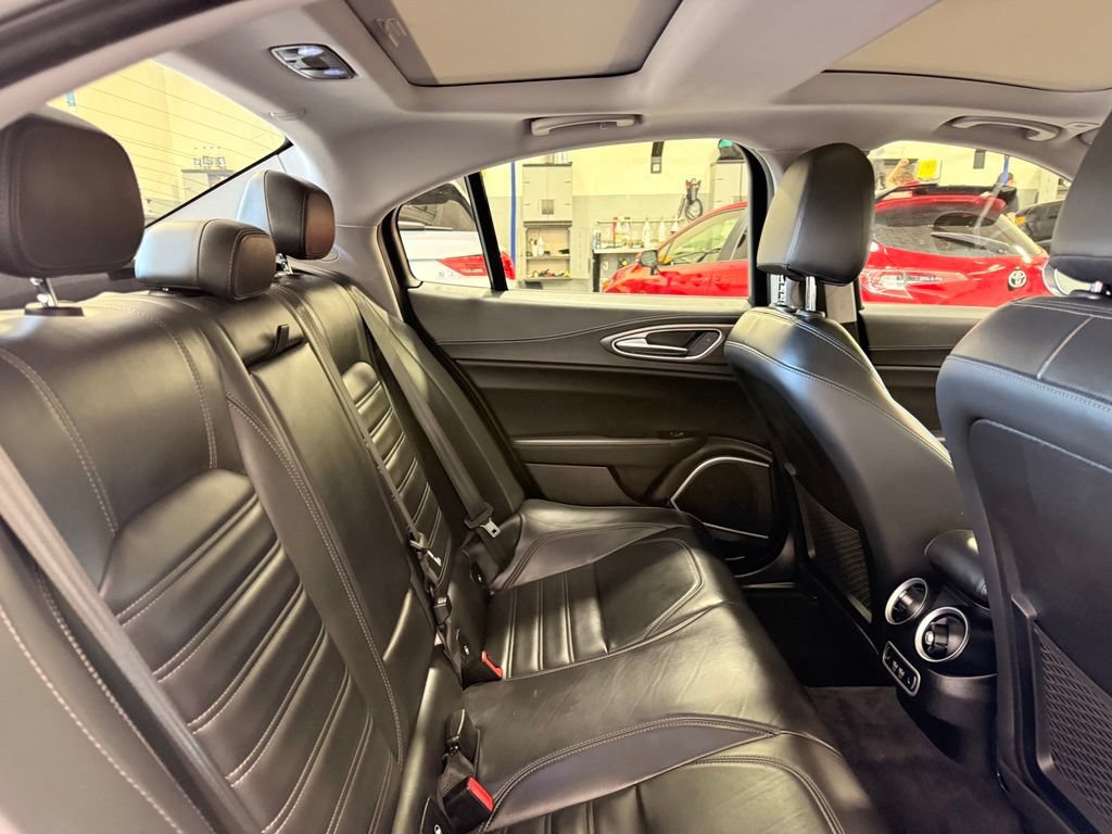 Used 2019 Alfa Romeo Giulia Ti w/ Quick Order Package 22X Lusso AWD/4WD image 27