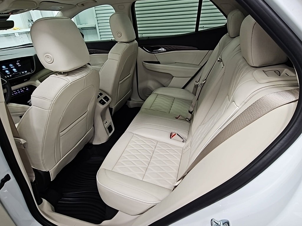 Used 2023 Buick Envision Avenir image 34