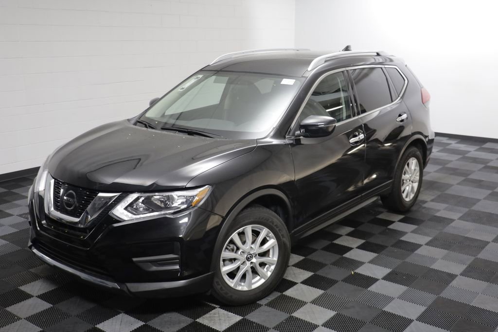 Used 2017 Nissan Rogue SV image 2