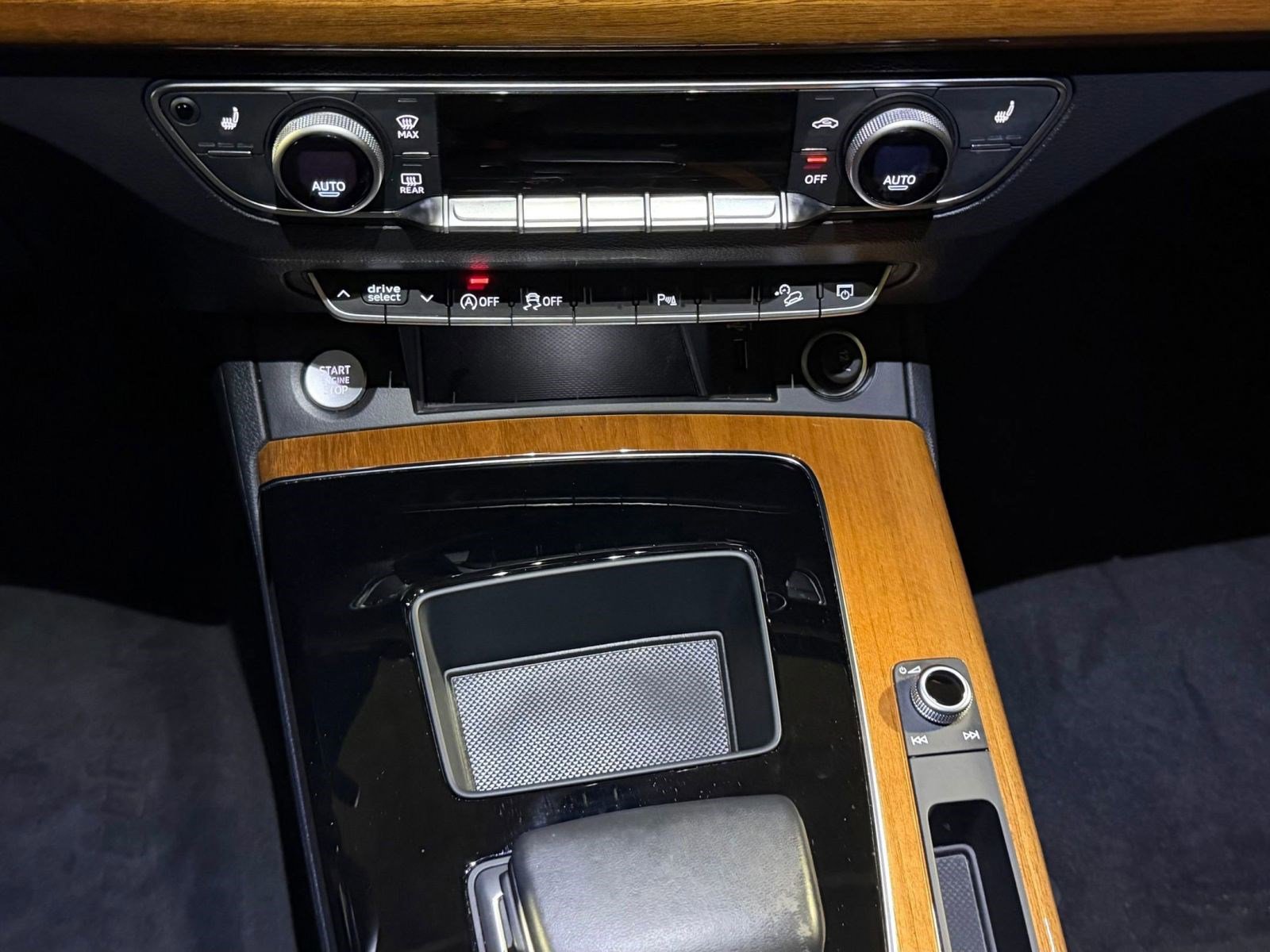 Used 2023 Audi Q5 2.0T Premium w/ Convenience Package image 17