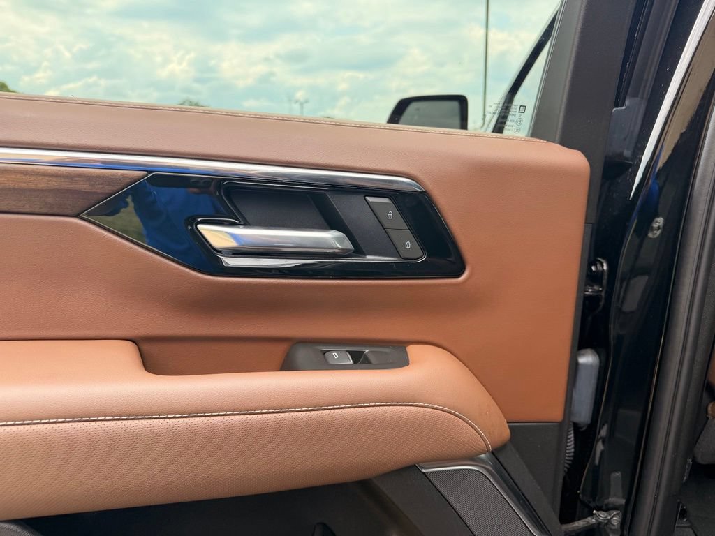 Certified 2025 Chevrolet Tahoe High Country AWD/4WD image 21