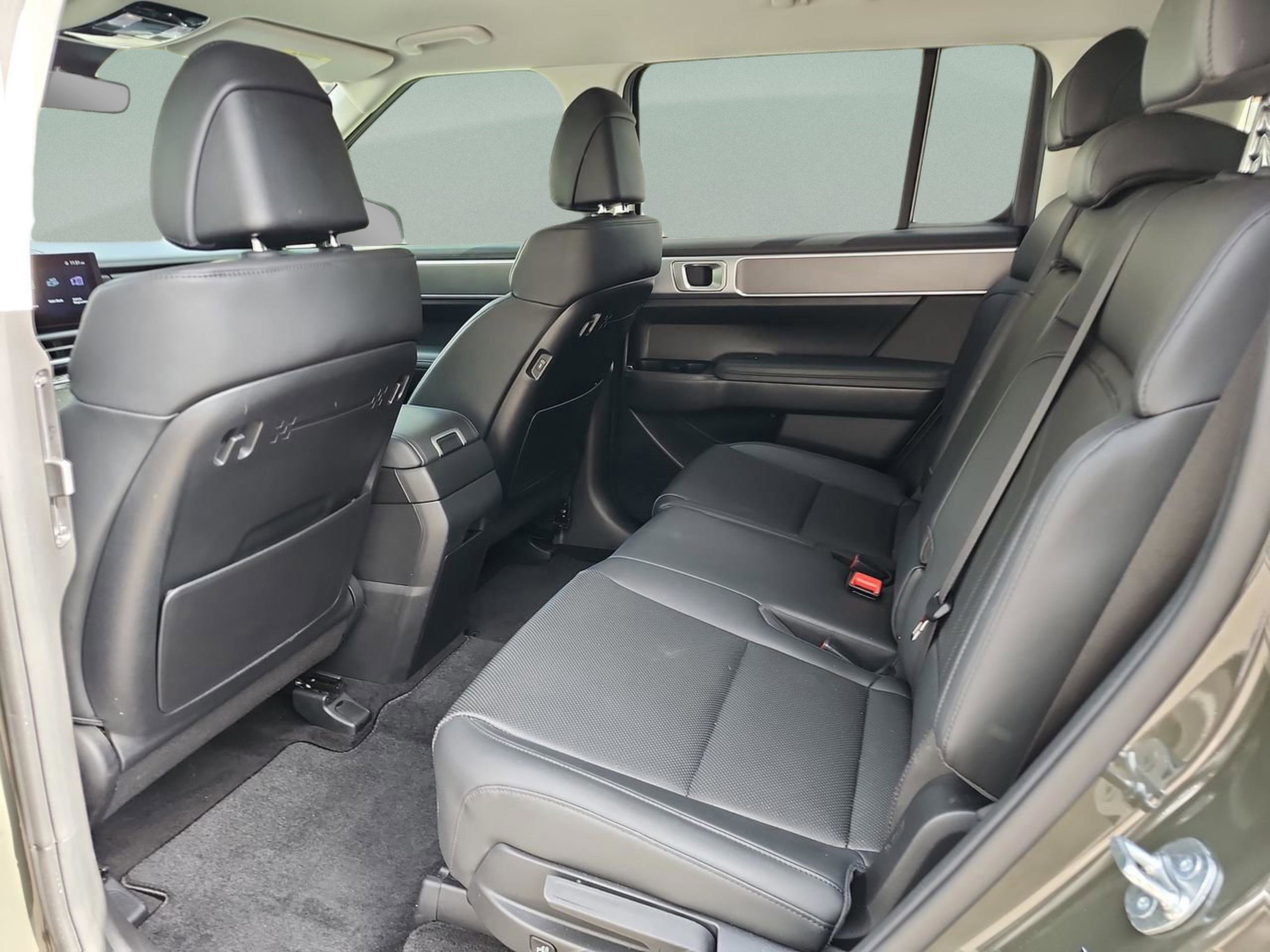 Certified 2025 Hyundai Santa Fe SEL image 17